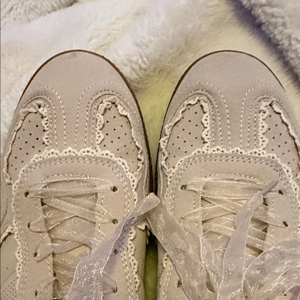 Cushion Walk Women's Elegant Cream Sneakers - Picture 5 of 8